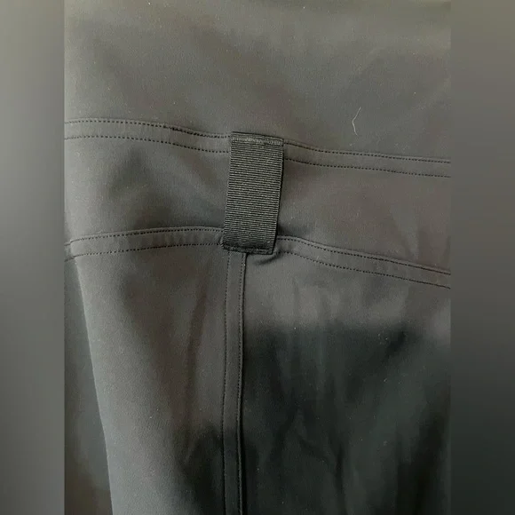 Lululemon Cargo Super-high-rise hiking short 8” (Black)
Size 6 - Picture 13 of 16